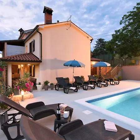 Ana-marija With Pool & Panoramic Nature Views