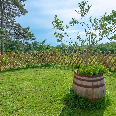 Ana-marija With Pool & Panoramic Nature Views Nedescina