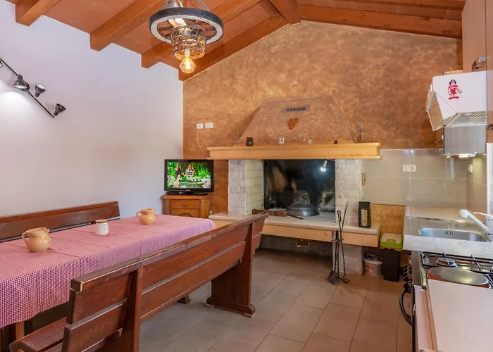 Σπίτι διακοπών Ana-marija With Pool & Panoramic Nature Views