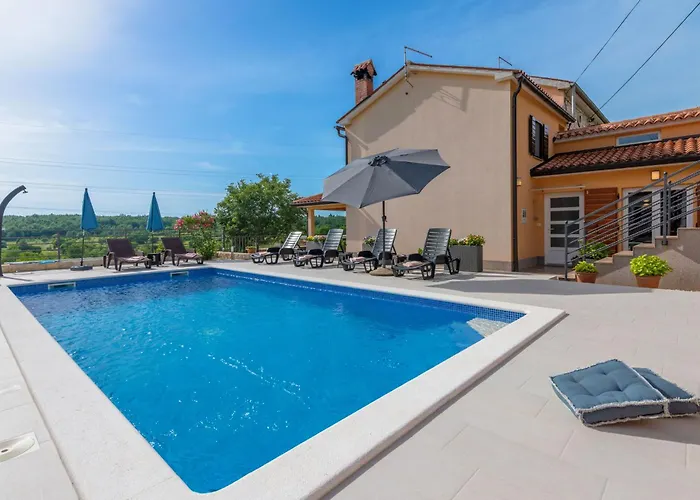 Ana-marija With Pool & Panoramic Nature Views