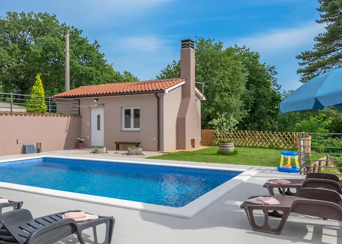 Ana-marija With Pool & Panoramic Nature Views