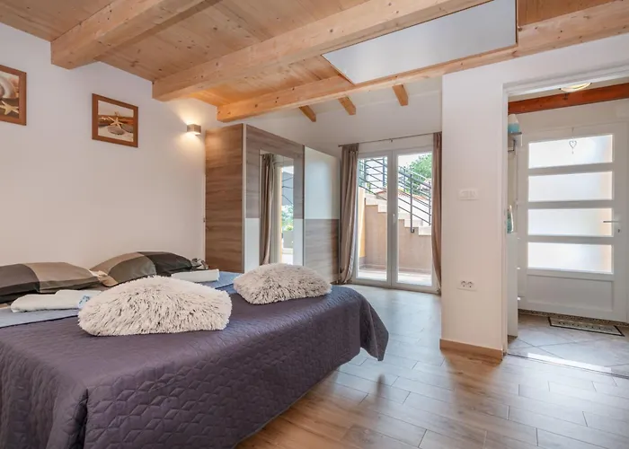 Ana-marija With Pool & Panoramic Nature Views Vikendica