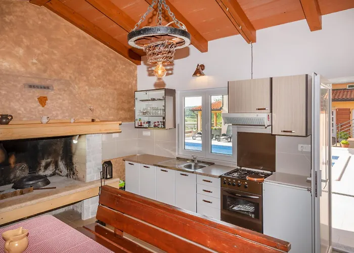 Ana-marija With Pool & Panoramic Nature Views * Nedescina