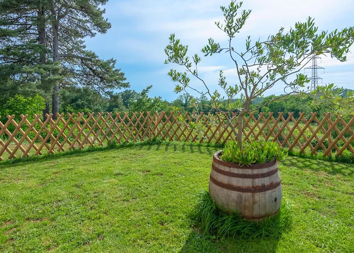 Ana-marija With Pool & Panoramic Nature Views Nedescina