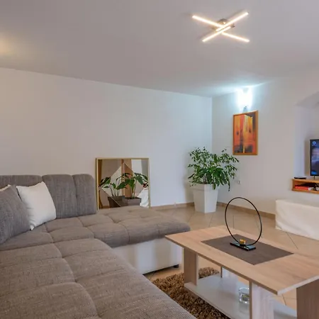 Ana-marija With Pool & Panoramic Nature Views Nedescina