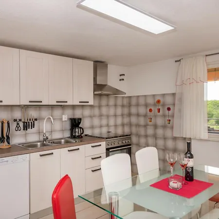 Дом отдыха Ana-marija With Pool & Panoramic Nature Views Nedescina