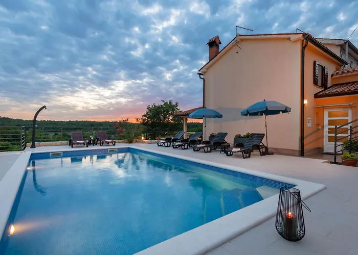 Ana-marija With Pool & Panoramic Nature Views 別荘 Nedeščina